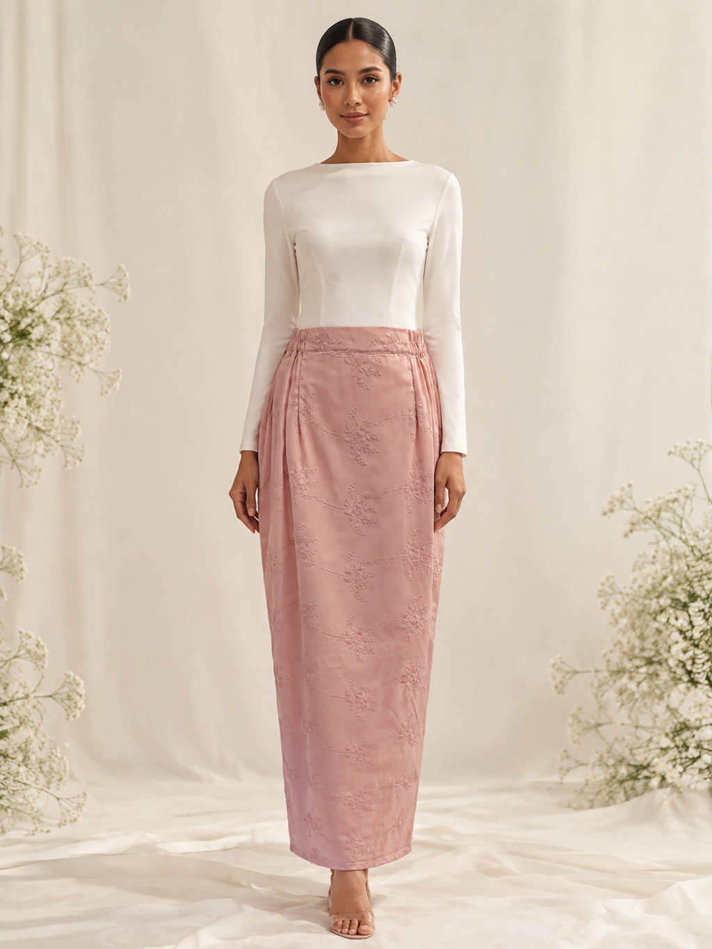 Elegant Mauve Kebaya Portrait (2)