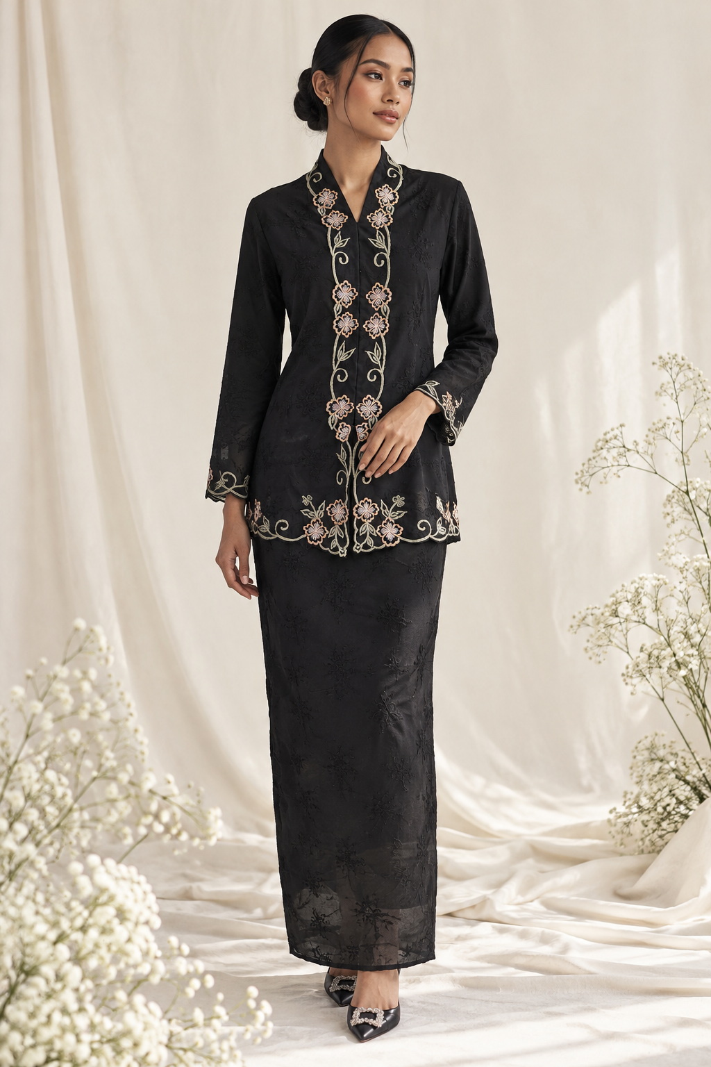 Elegant Kebaya Portrait Amidst Baby’s Breath
