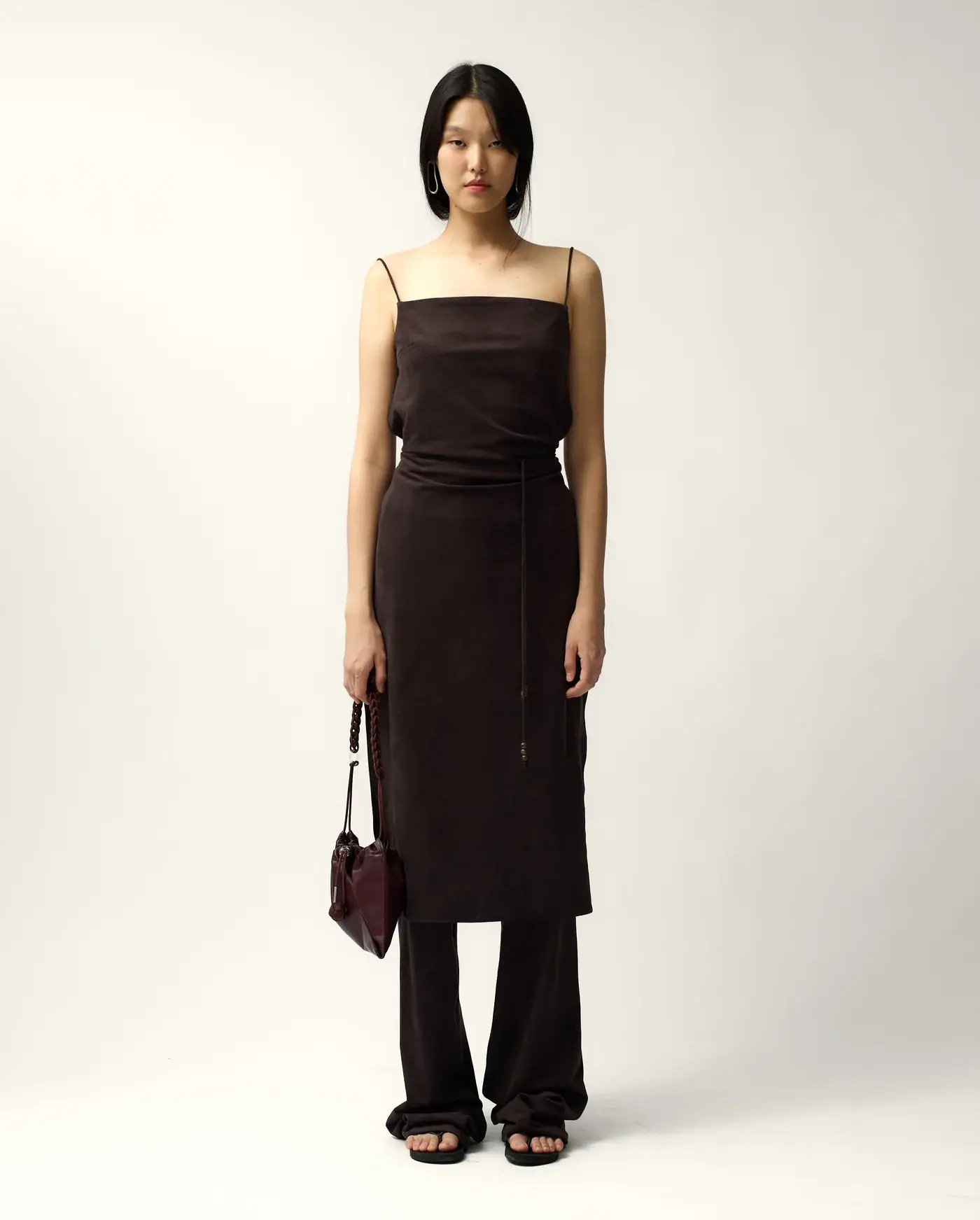 muunsan-seasonal25-twintote-visual-burgundy-02_9d125597-fb1f-422b-86fd-d8b5ce521db8_1400x