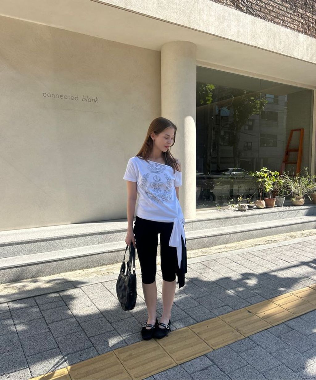 SCULPTOR CHATEAU SHITHOLE TIE TEE – Thewoorolls