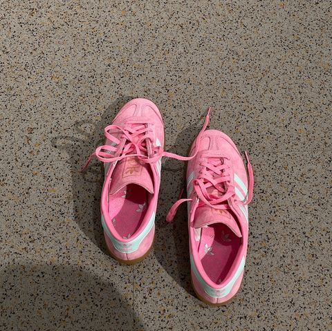 3698D17C-6B1E-4D3B-914D-3623643BC77F