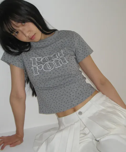 ★早期完売★RONRON★FLORAL LOGO SLIM CROP T SHIRT★大人気★ RONRON FLORAL LOGO SLIM CROP T SHIRT – Thewoorolls
