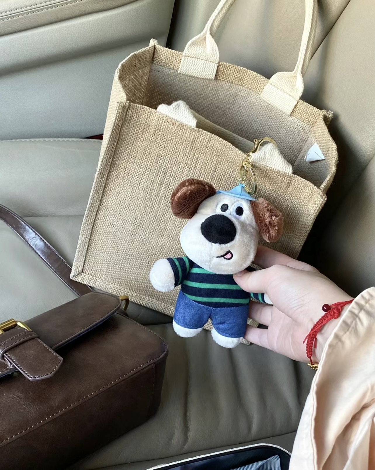 0F963799-F073-4E54-9F07-785DA59F5ED3