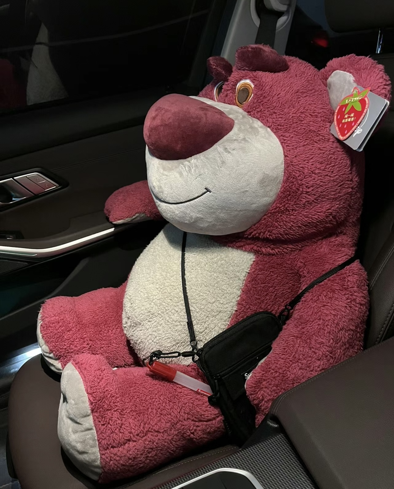 DB28AE16-FF7C-4A1C-B23C-9E07CCDCFD81