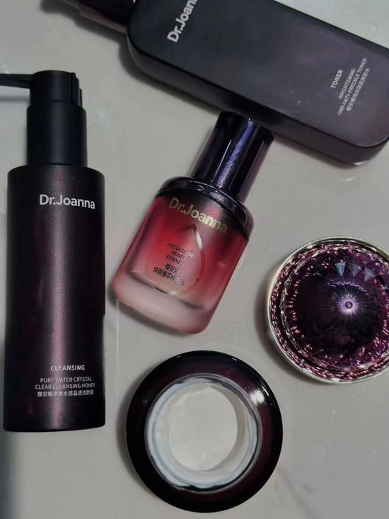 DR JOANNA | Dr Joanna 蝶安娜 & Pearlosophy 真珠美学