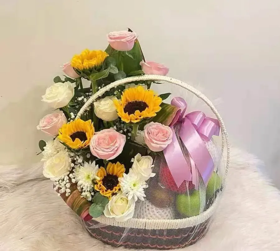 Sweet Diary Florist |  - FRUIT & FLOWER BASKET