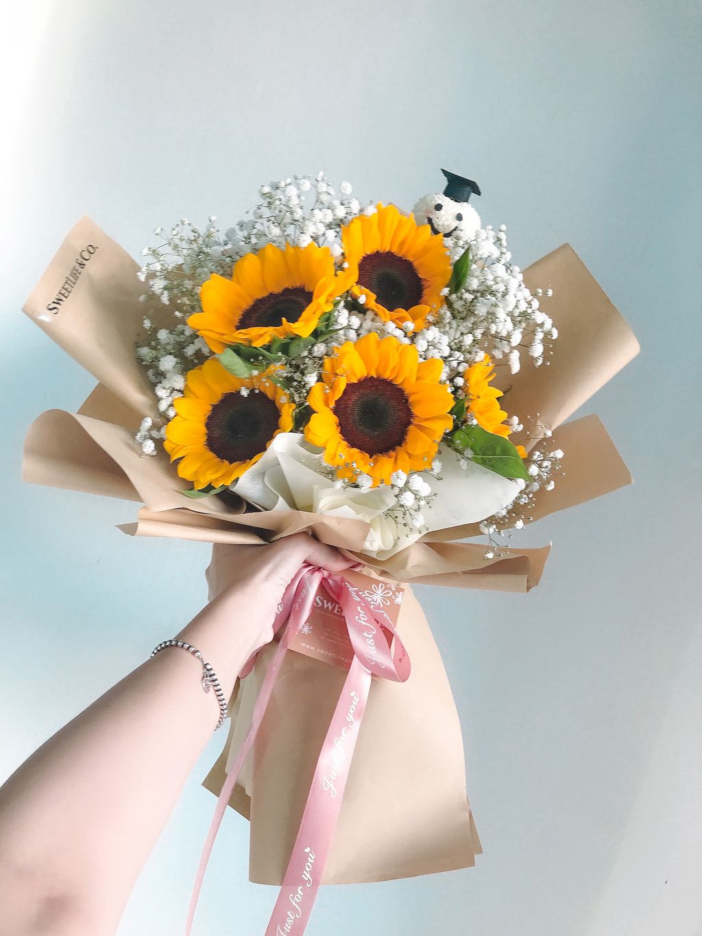 A078-Sunflower-Bouquet-Sunflower-and-baby-breath-Bouquet-graduation-Bouquet-SweetLife-Co.-florist-penang-penang-florist-florist-in-penang-flower-delivery-penang-bouquet-delivery-penang-1