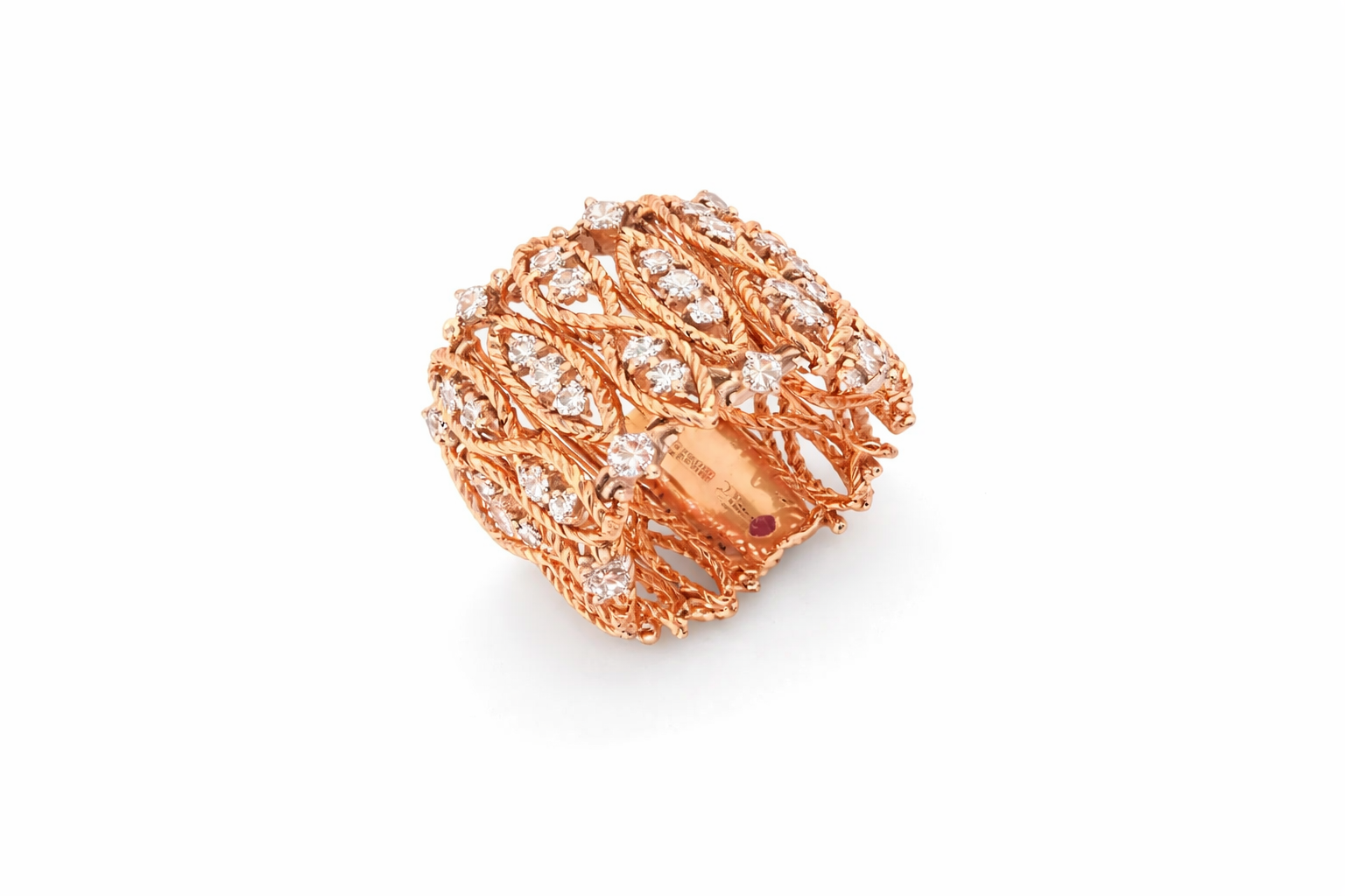 Elegant rose gold diamond ring