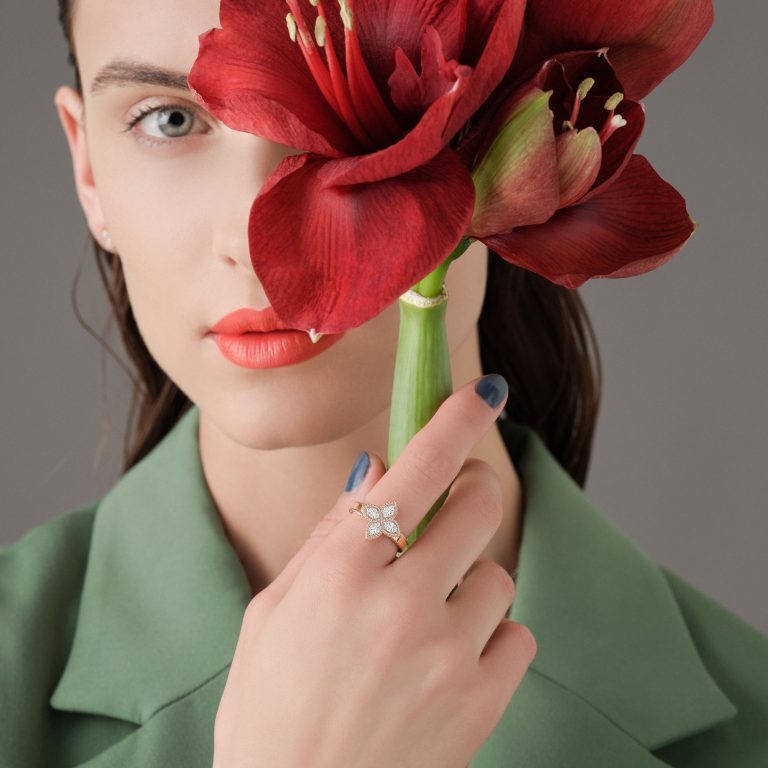 ROBERTO-COIN-PRINCESS-FLOWER-18KT-ROSE-GOLD-MEDIUM-RING-WITH-DIAMONDS_ADR777RI0639_WEAR-768x768