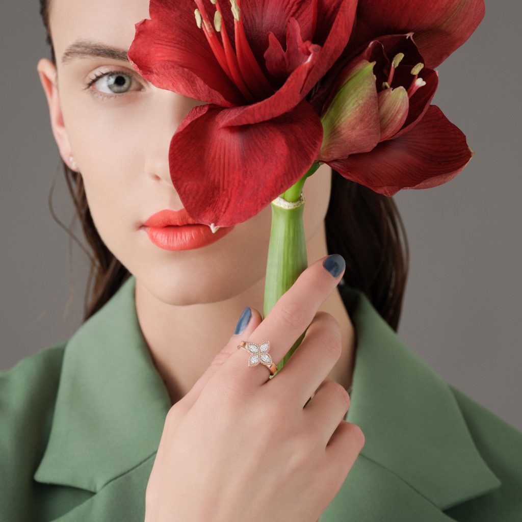 ROBERTO-COIN-PRINCESS-FLOWER-18KT-ROSE-GOLD-MEDIUM-RING-WITH-DIAMONDS_ADR777RI0639_WEAR-1024x1024