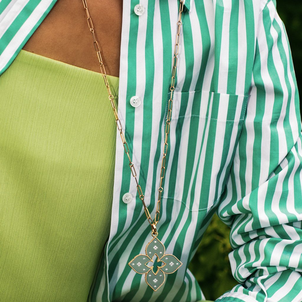 ROBERTO-COIN-VENETIAN-PRINCESS-PENDANT-18K-ROSE-GOLD-AND-GREEN-STYLE-TITANIUM-WITH-DIAMONDS-LARGE-VERSION_ADR777CL3348_WEAR-1024x1024