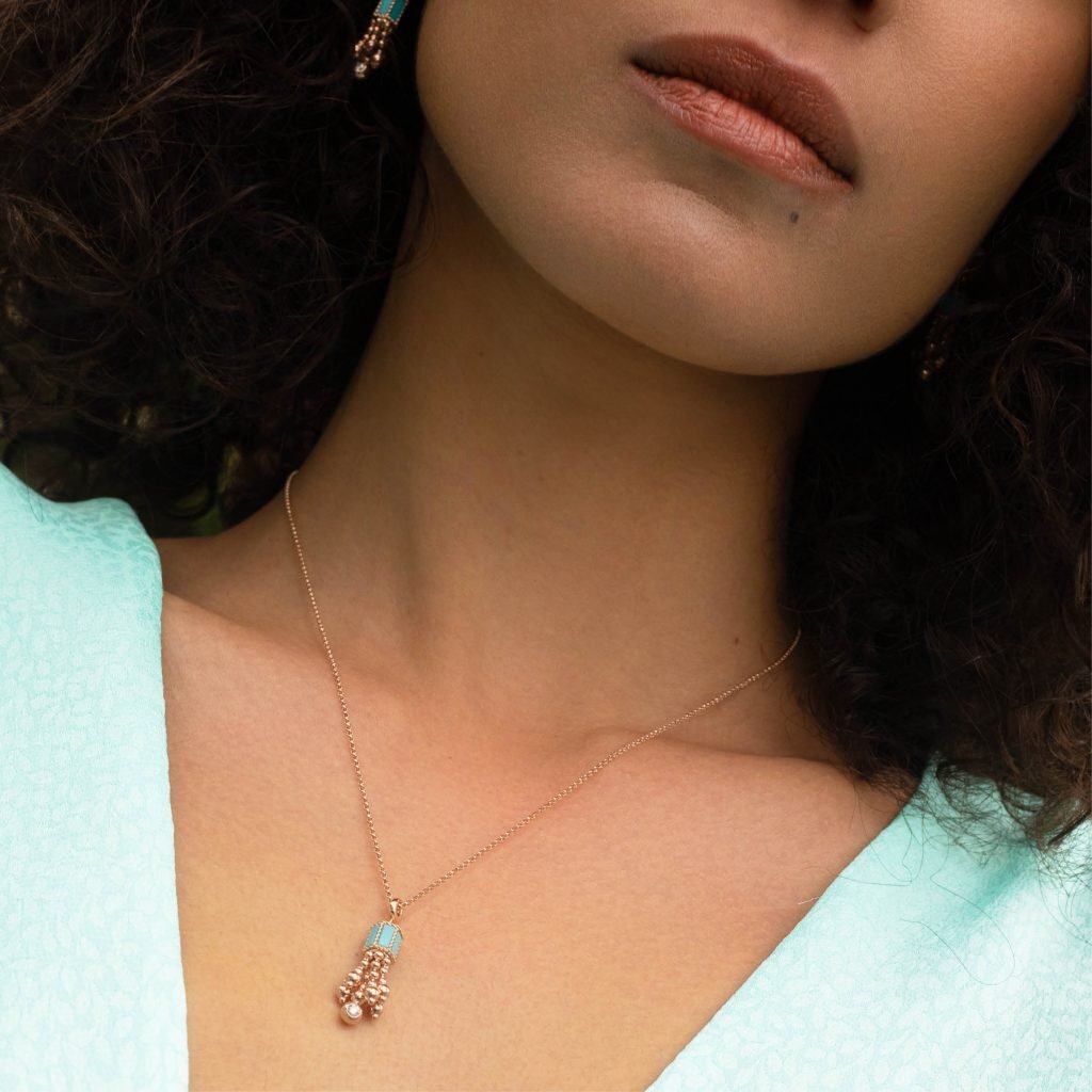 ROBERTO-COIN-ART-DECO-TASSEL-NECKLACE-18KT-ROSE-GOLD-WITH-TURQUOISE-AND-DIAMONDS-MINI-VERSION_ADV888CL2267_03_WEAR-1024x1024