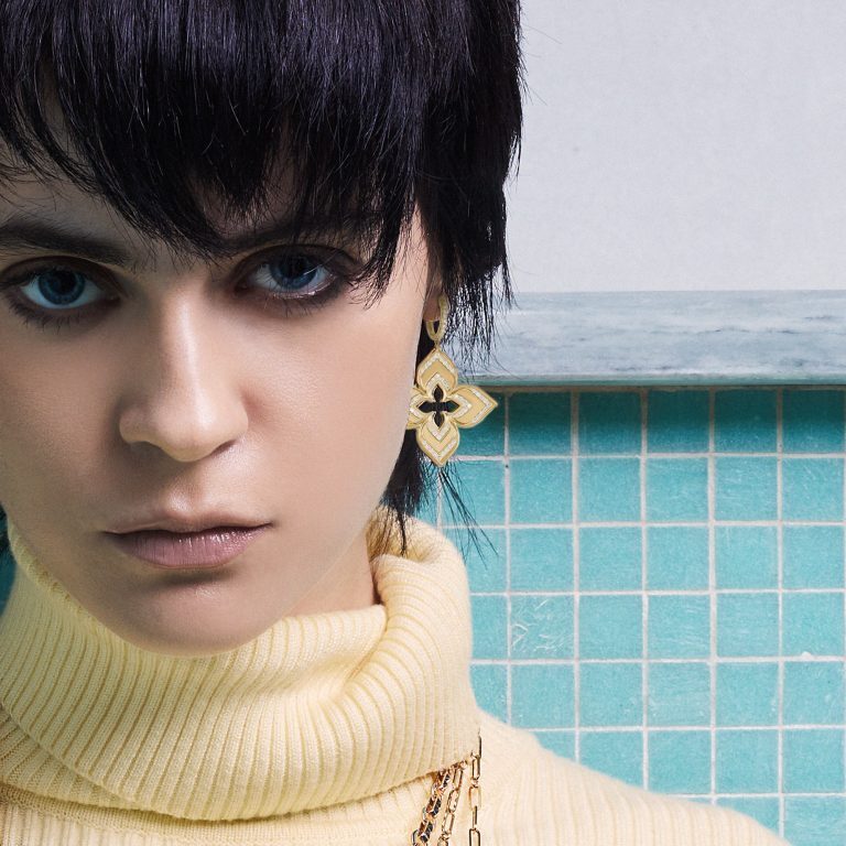 ROBERTO-COIN-VENETIAN-PRINCESS-18KT-YELLOW-GOLD-LARGE-FLOWER-EARRINGS-WITH-TWO-ROW-DIAMONDS-ADR777EA3376_WEAR-768x768