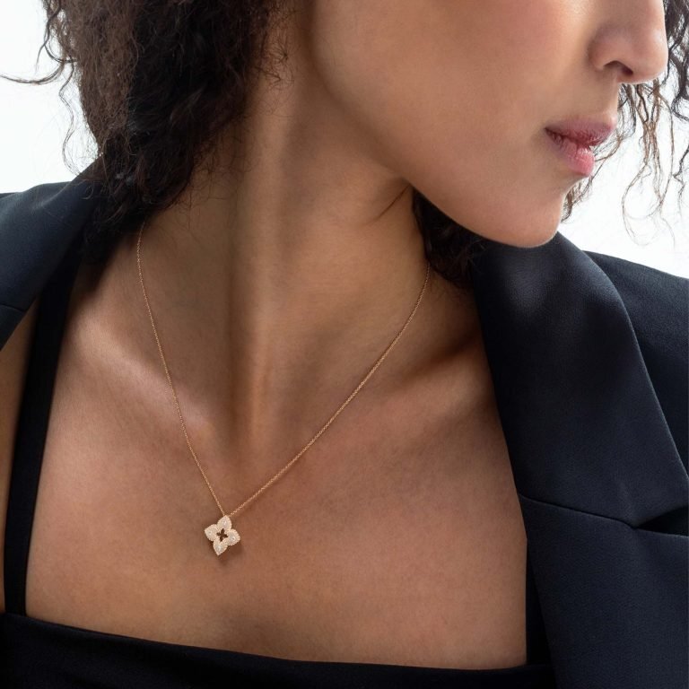 ROBERTO-COIN-VENETIAN-PRINCESS-18K-YELLOW-GOLD-PETITE-SATIN-FLOWER-PENDANT-WITH-DIAMONDS-ADR777CL2952_WEAR-768x768