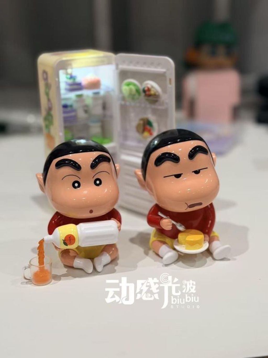 海外代購動感光波_sofubi_第15彈_倒果汁小新&16彈食蛋糕小新_1