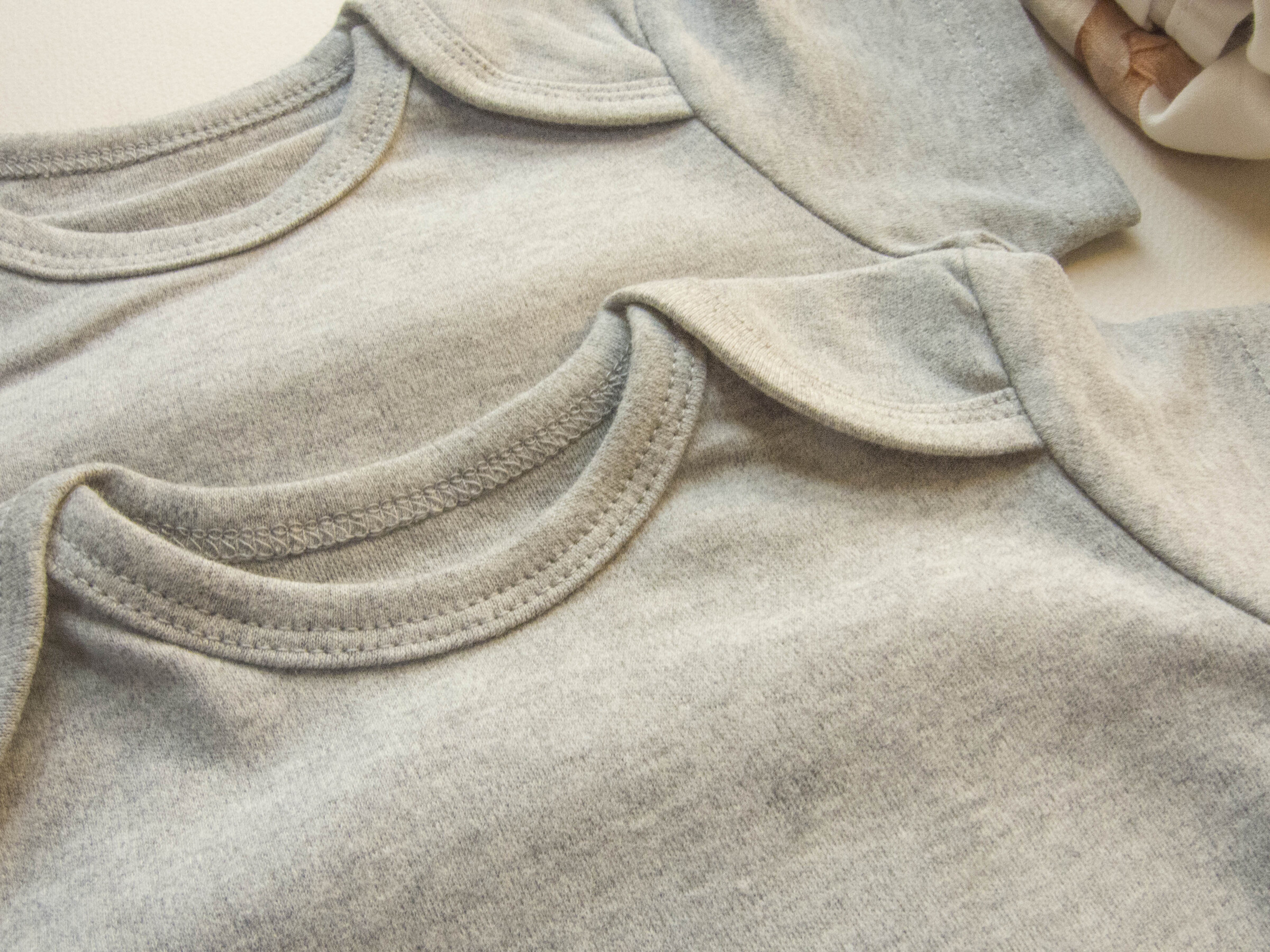 GOTS 灰 短袖包屁衣_23_06