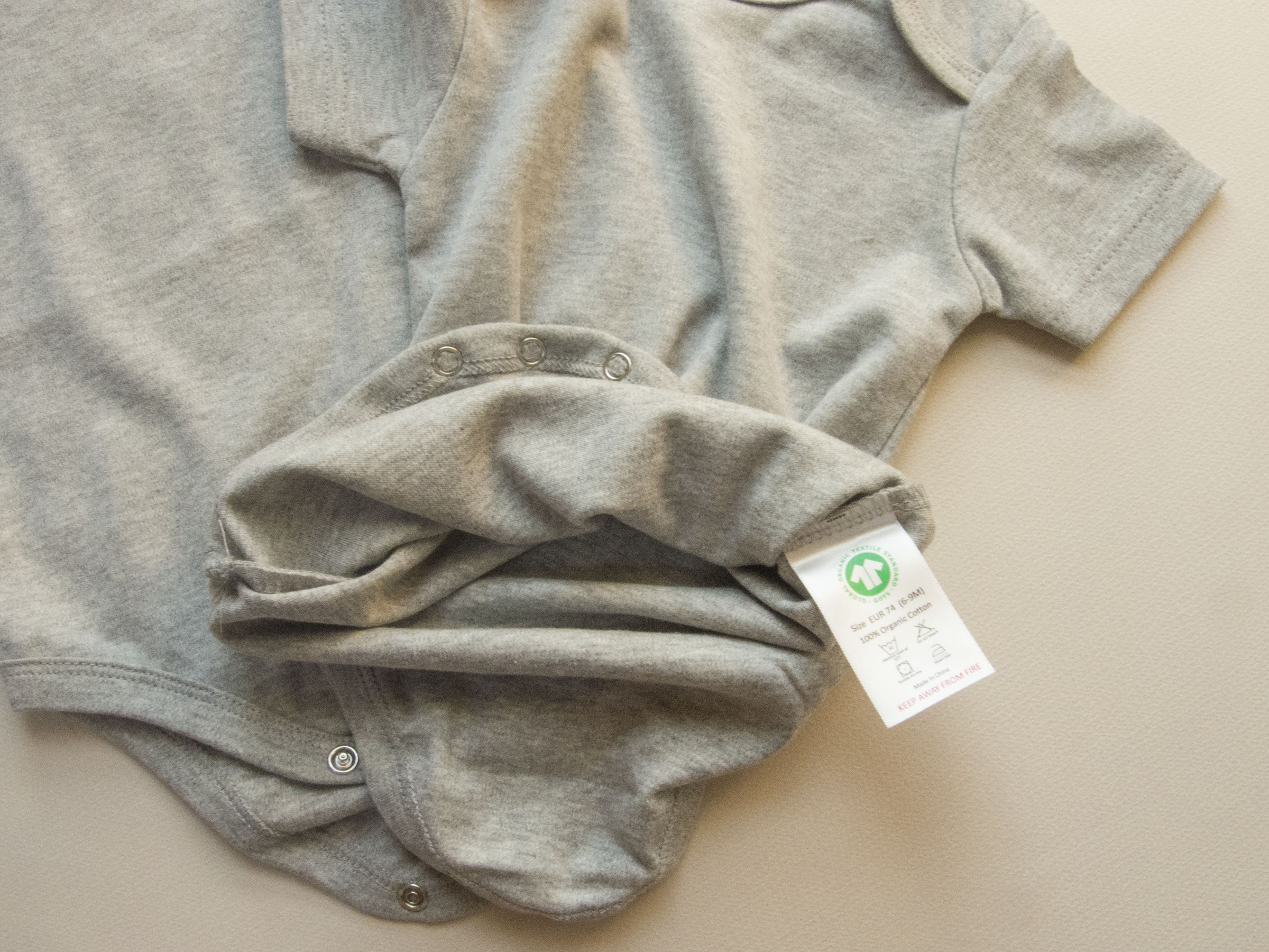 GOTS 灰 短袖包屁衣_23_02