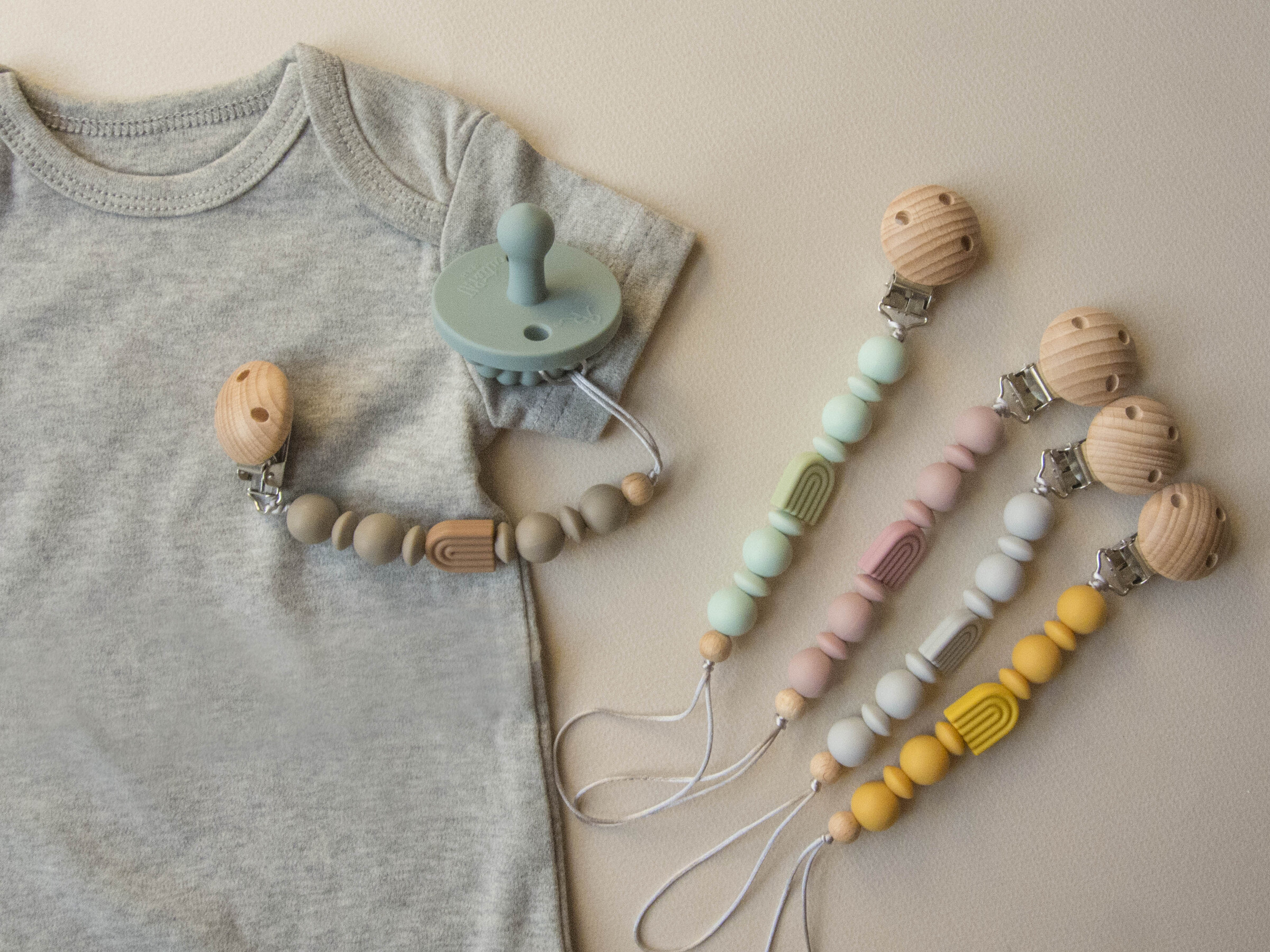 彩虹糖果奶嘴鏈-01