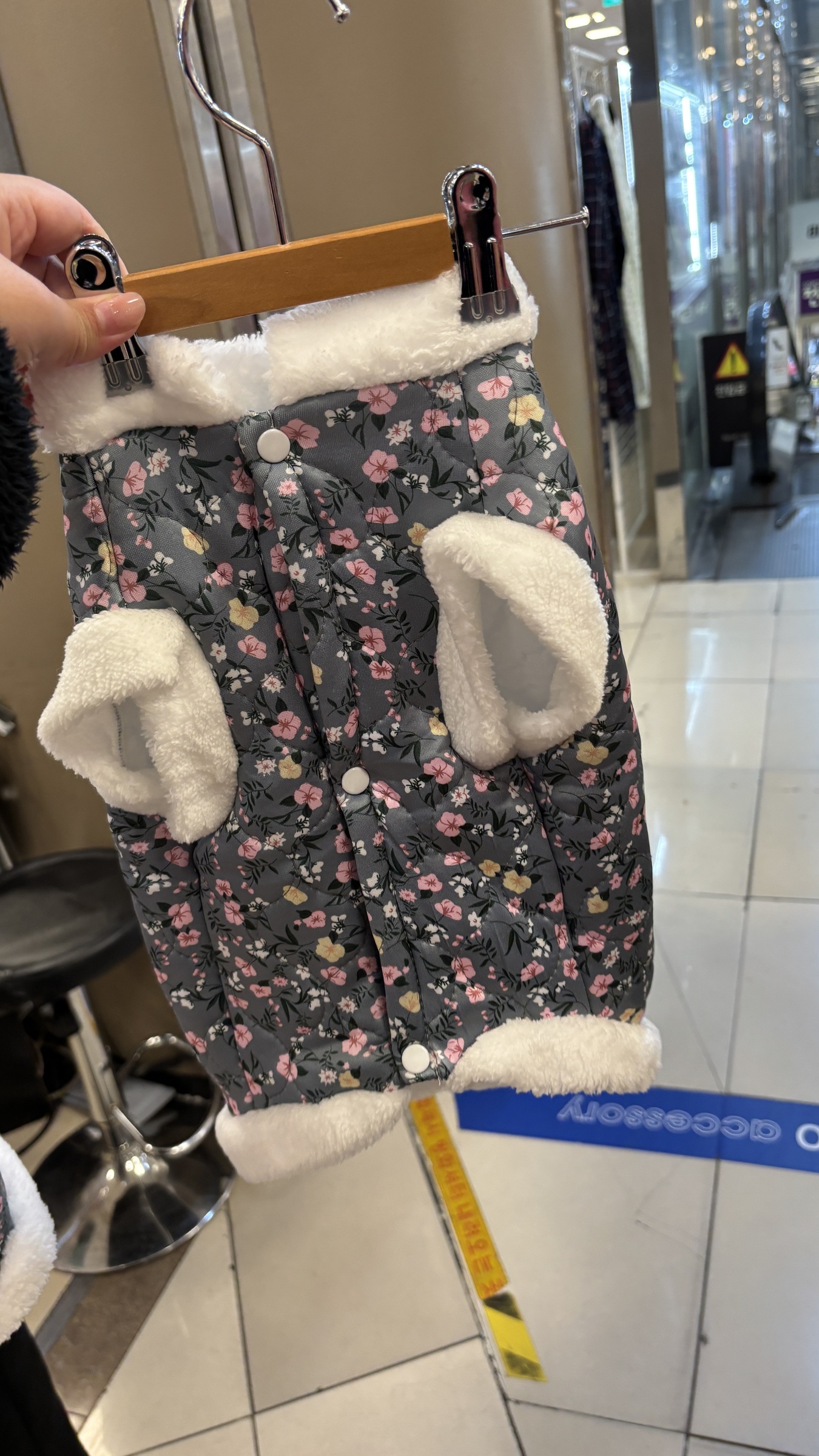 灰色（白色内裏，較薄）