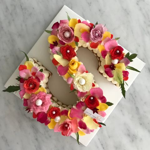食用花S字母蛋糕