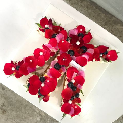 食用花蛋糕中文字「水」