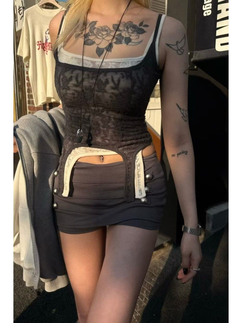 tw-11134207-820l4-mo9nly92vshs90