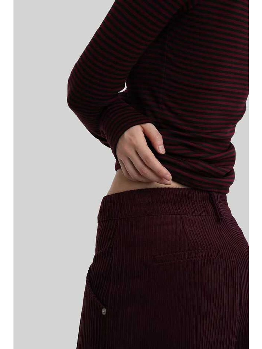 tw-11134207-81ztk-mhria4ydr56t27