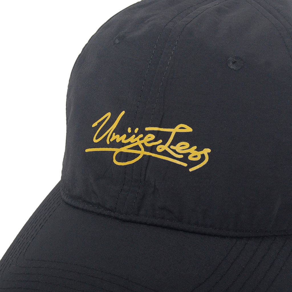 UN24SS027-草寫Logo速乾帽-黑色特寫