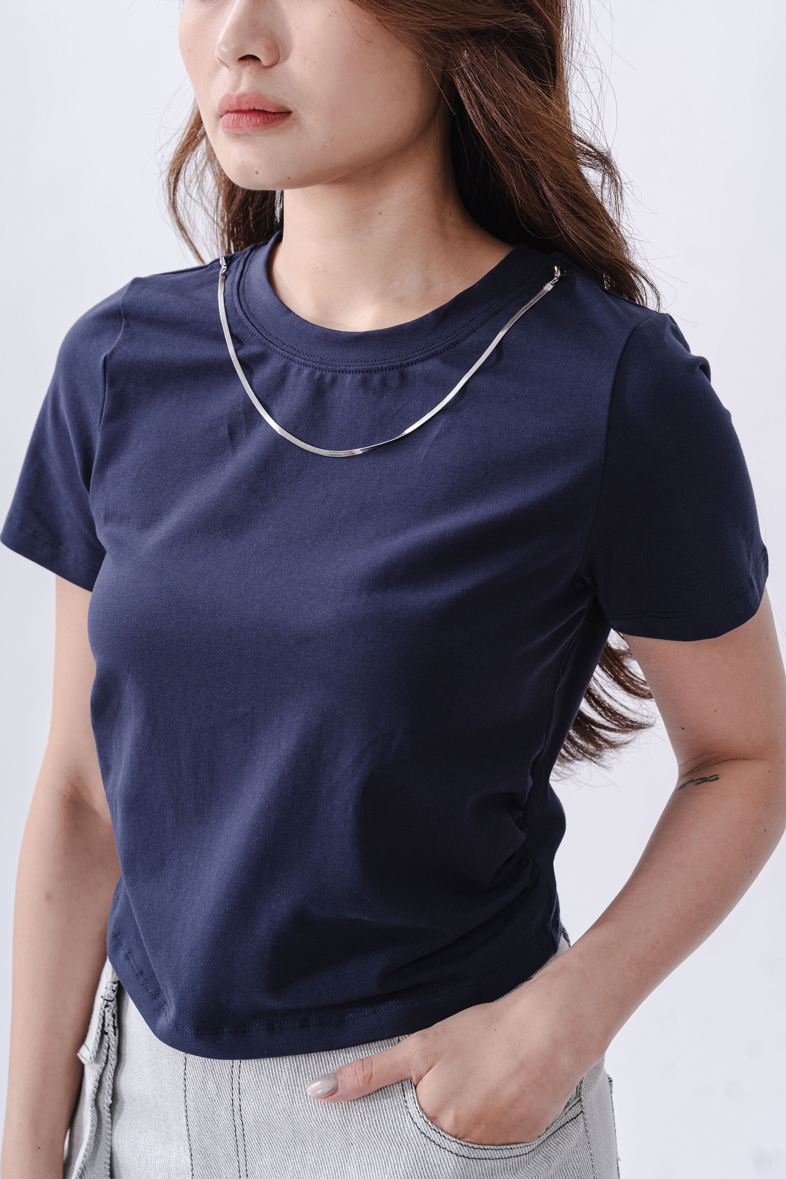 Leocadia Necklace Tee3