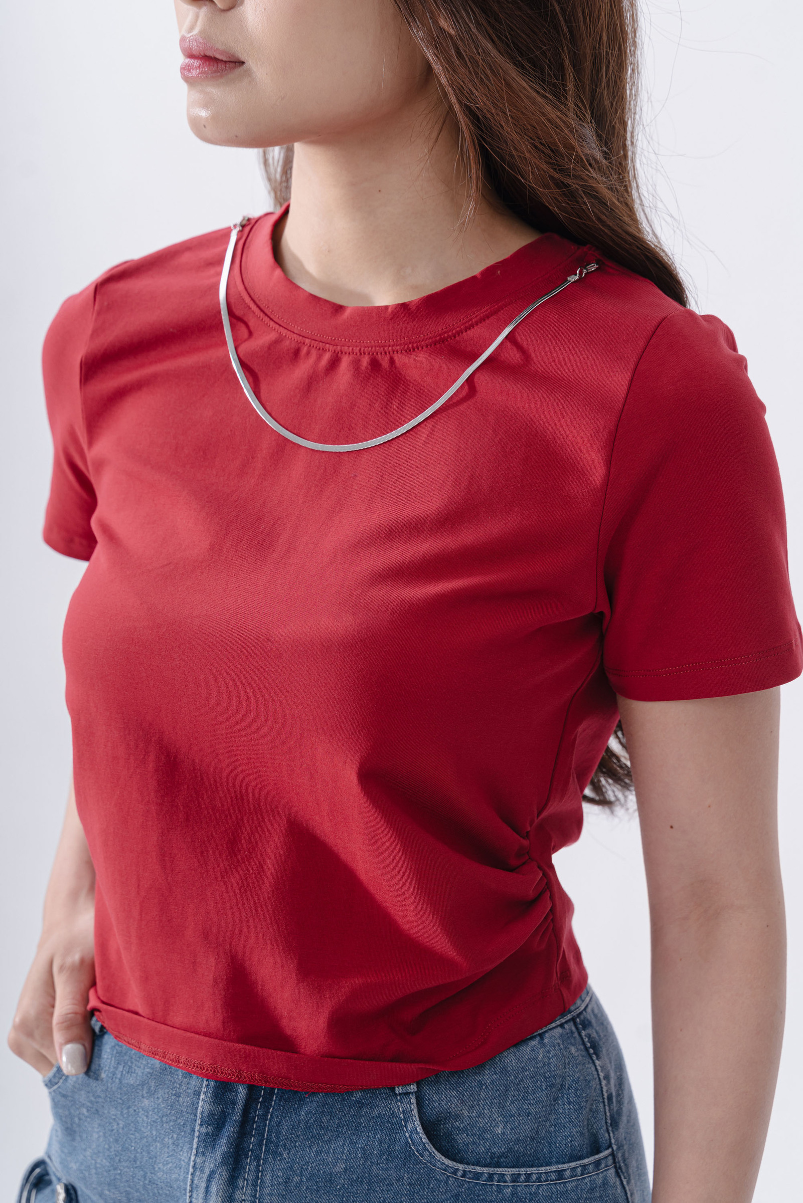 Leocadia Necklace Tee9