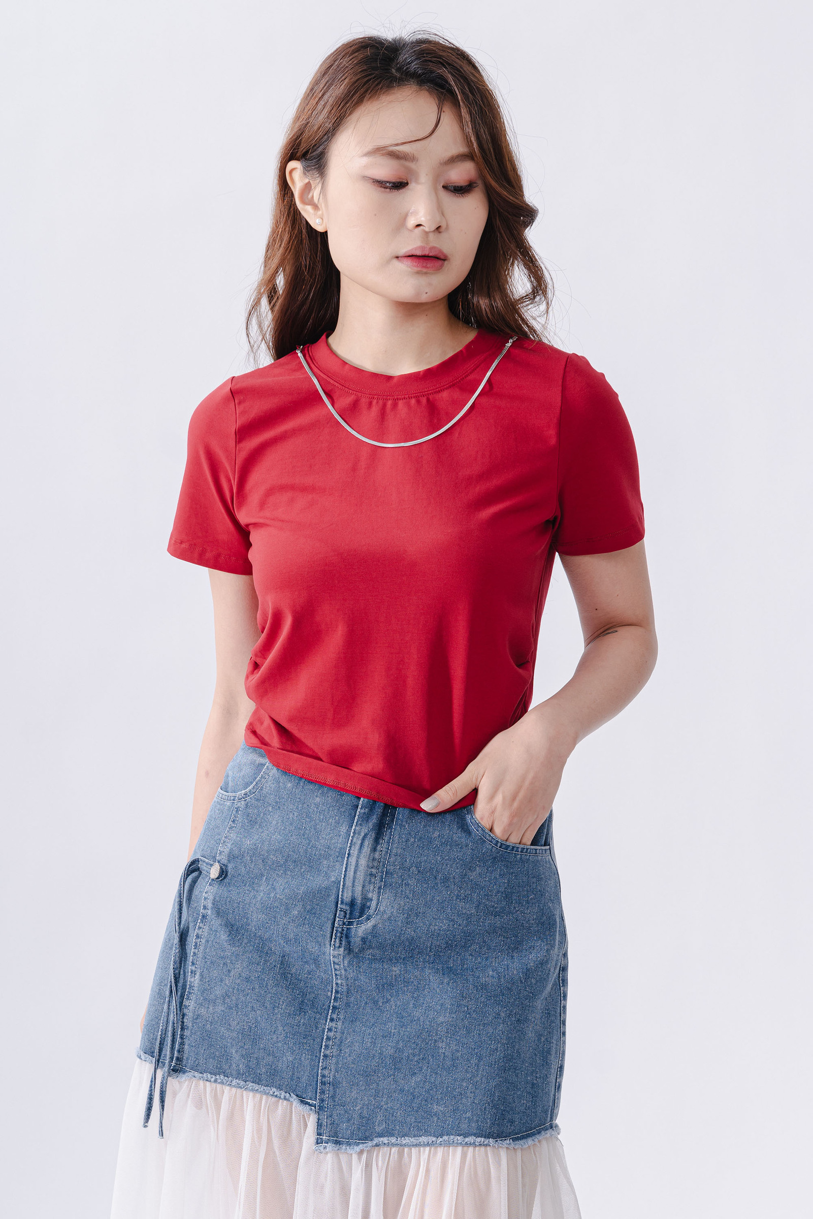 Leocadia Necklace Tee8