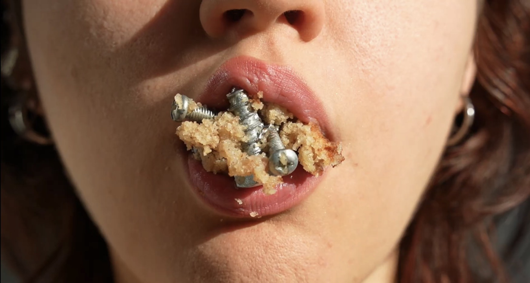 SICA , 《BON APPÉTIT》 ,2025. 與珠寶藝術家Marie-Jeanne  合作錄像