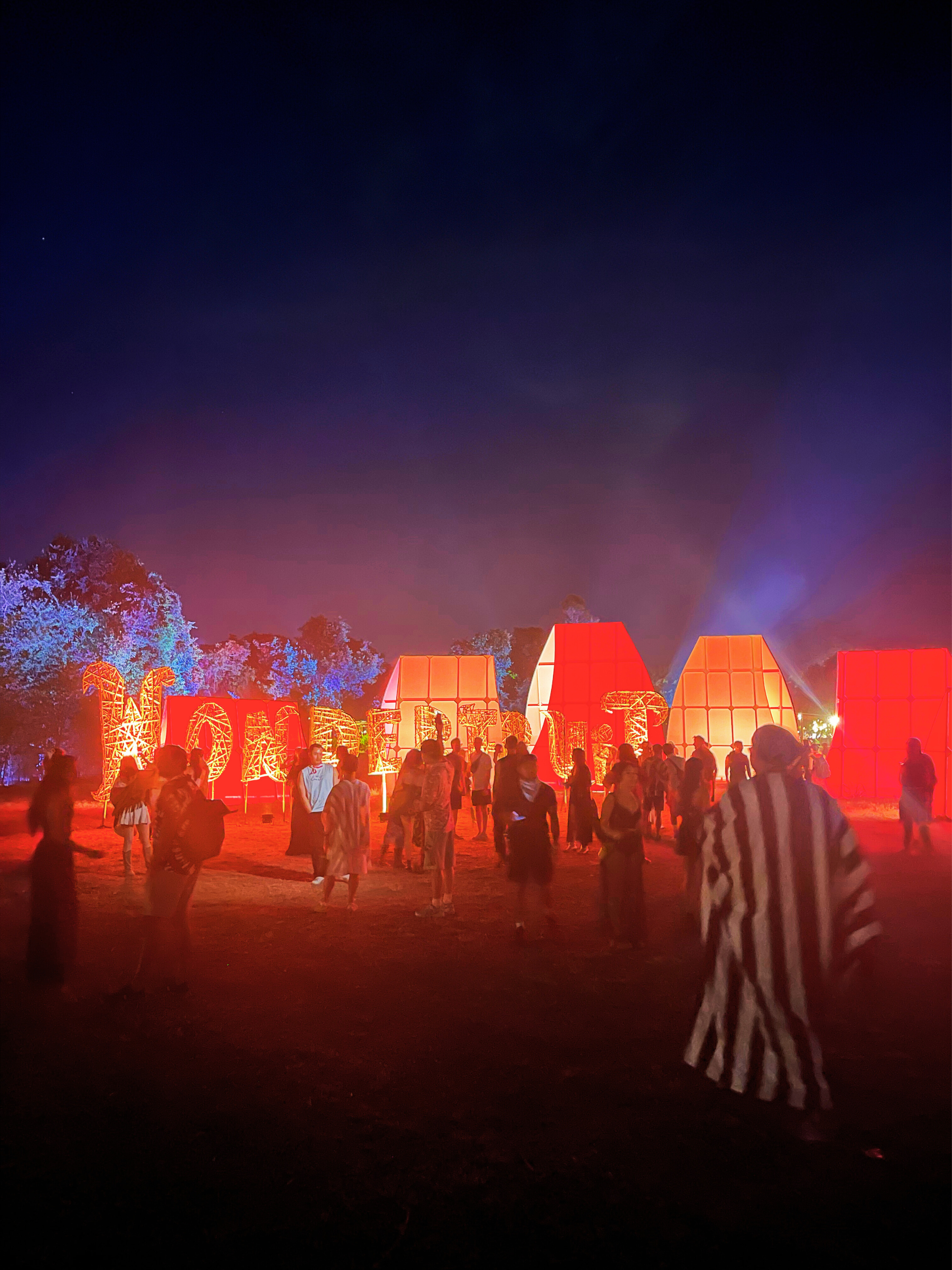 夜晚的活動接駁與人潮