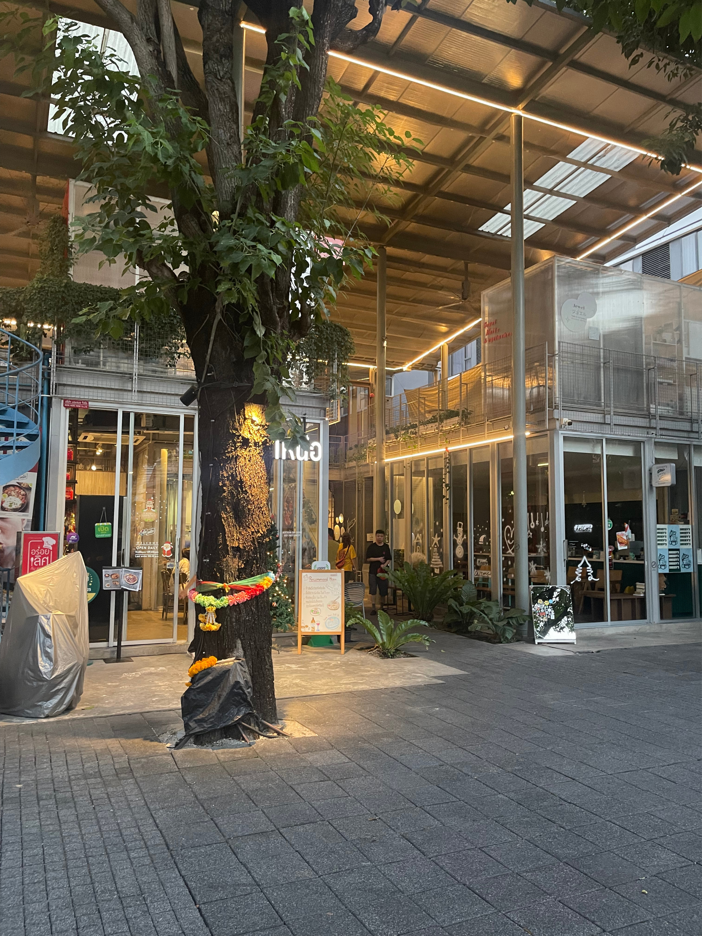 POWWOWWOW 冷清的傍晚空景