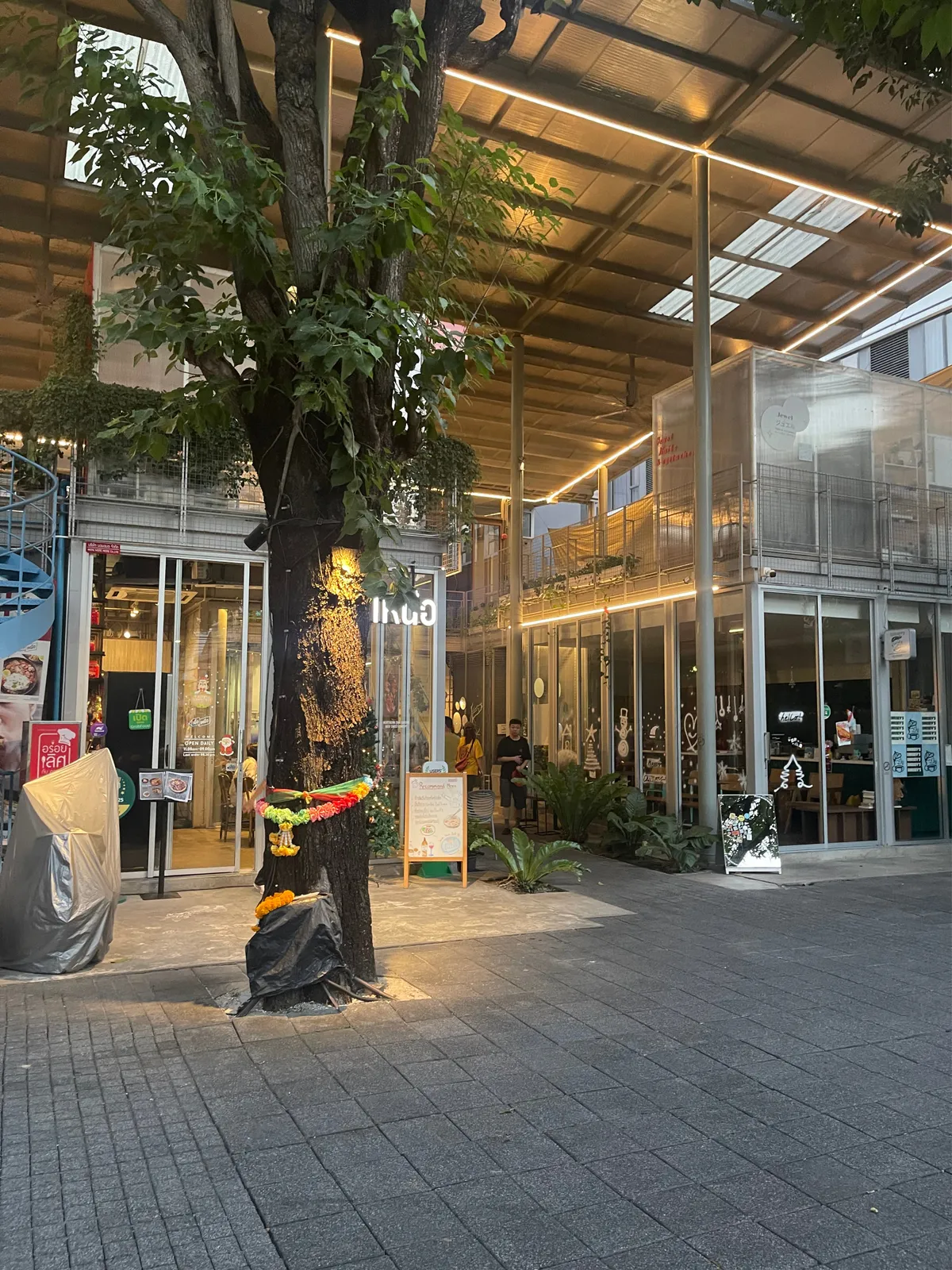 POWWOWWOW 冷清的傍晚空景
