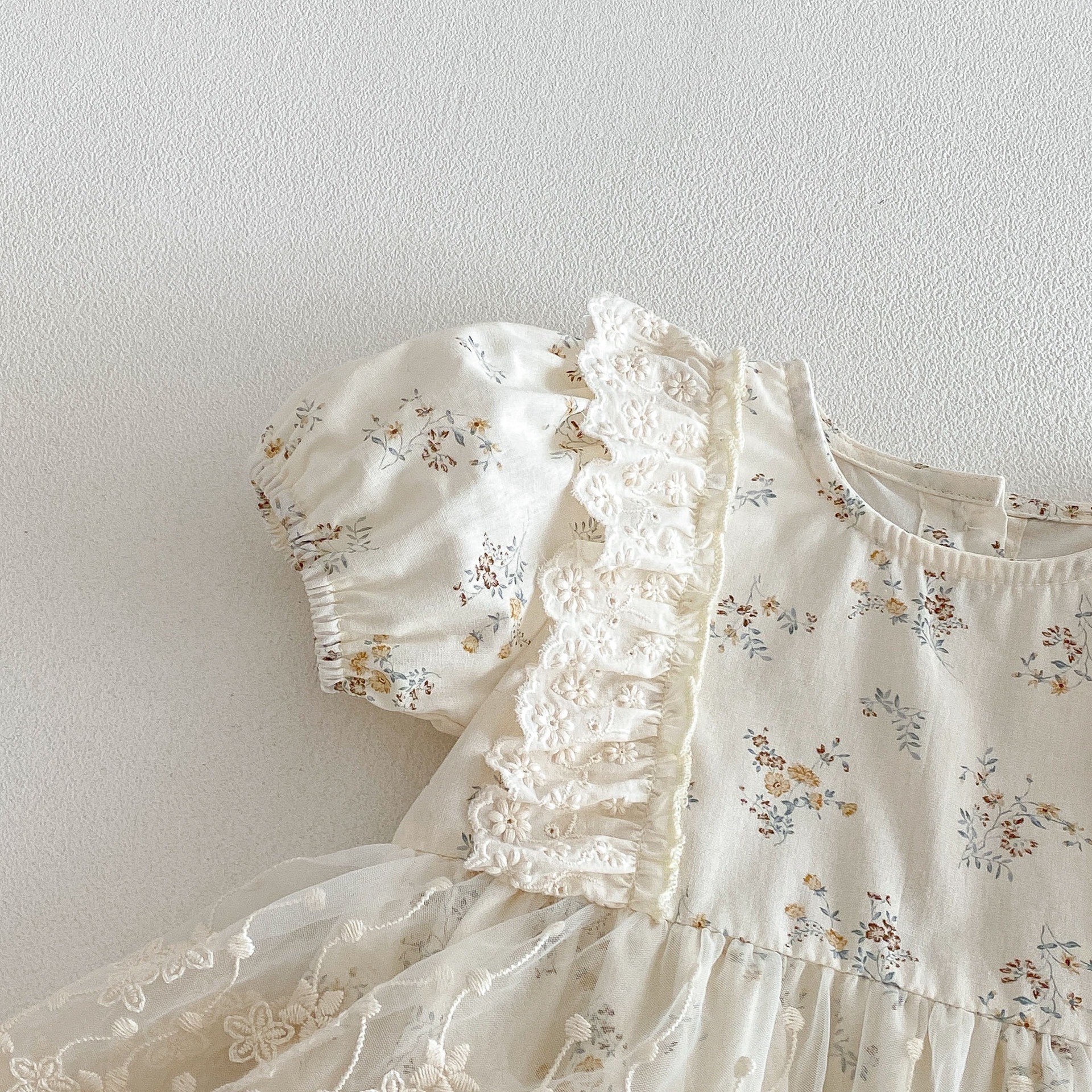 LINE_ALBUM_202651_260501_26