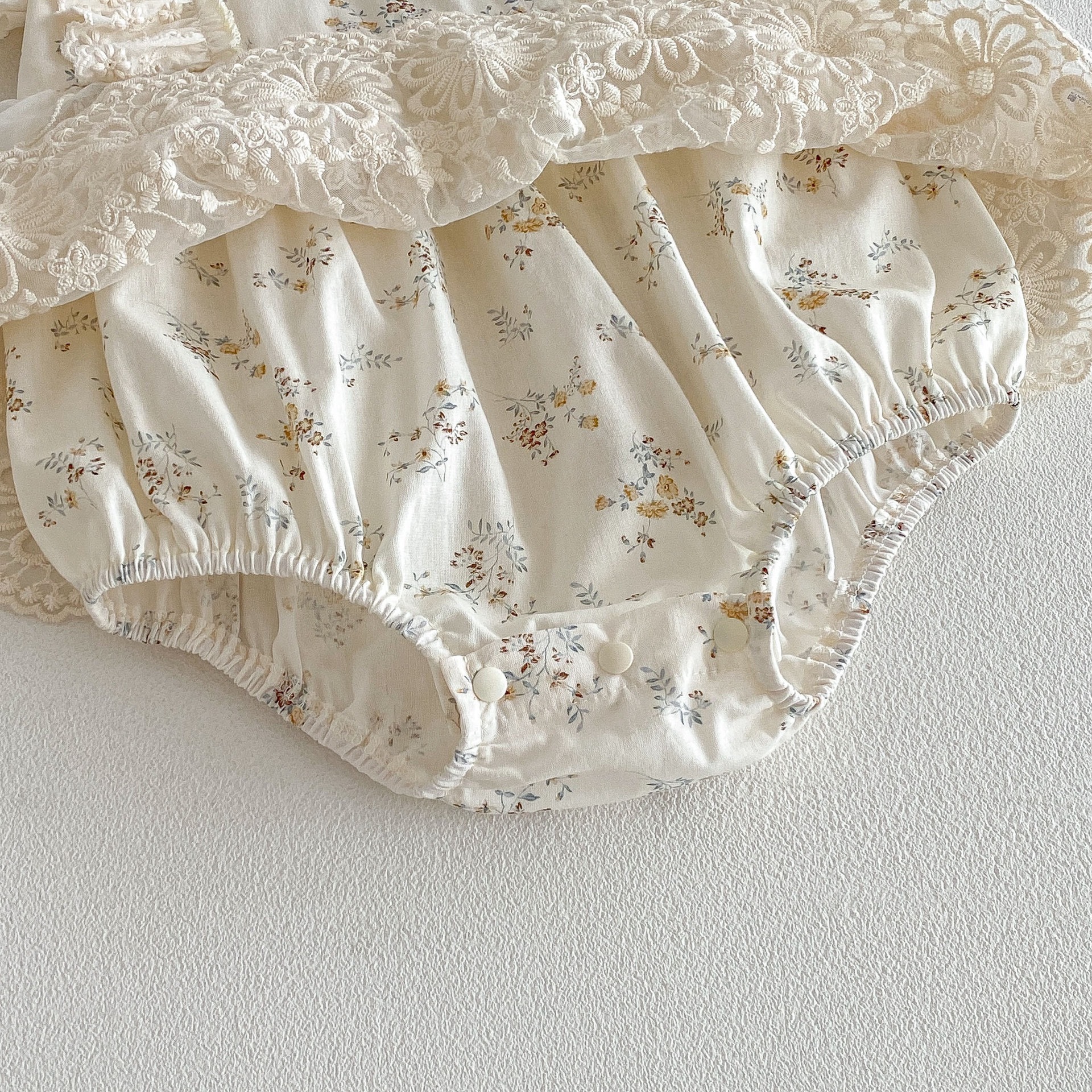 LINE_ALBUM_202651_260501_28