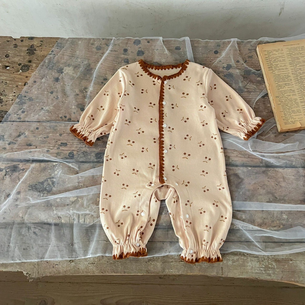 LINE_ALBUM_202584_250804_158