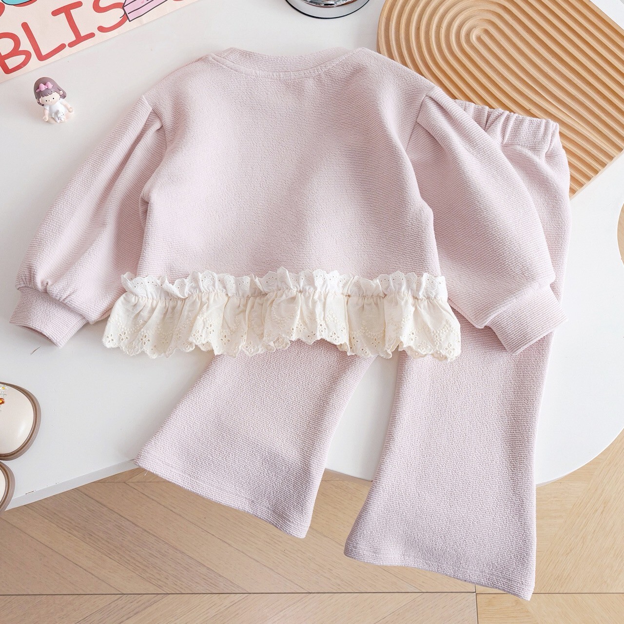 LINE_ALBUM_202596_250906_127