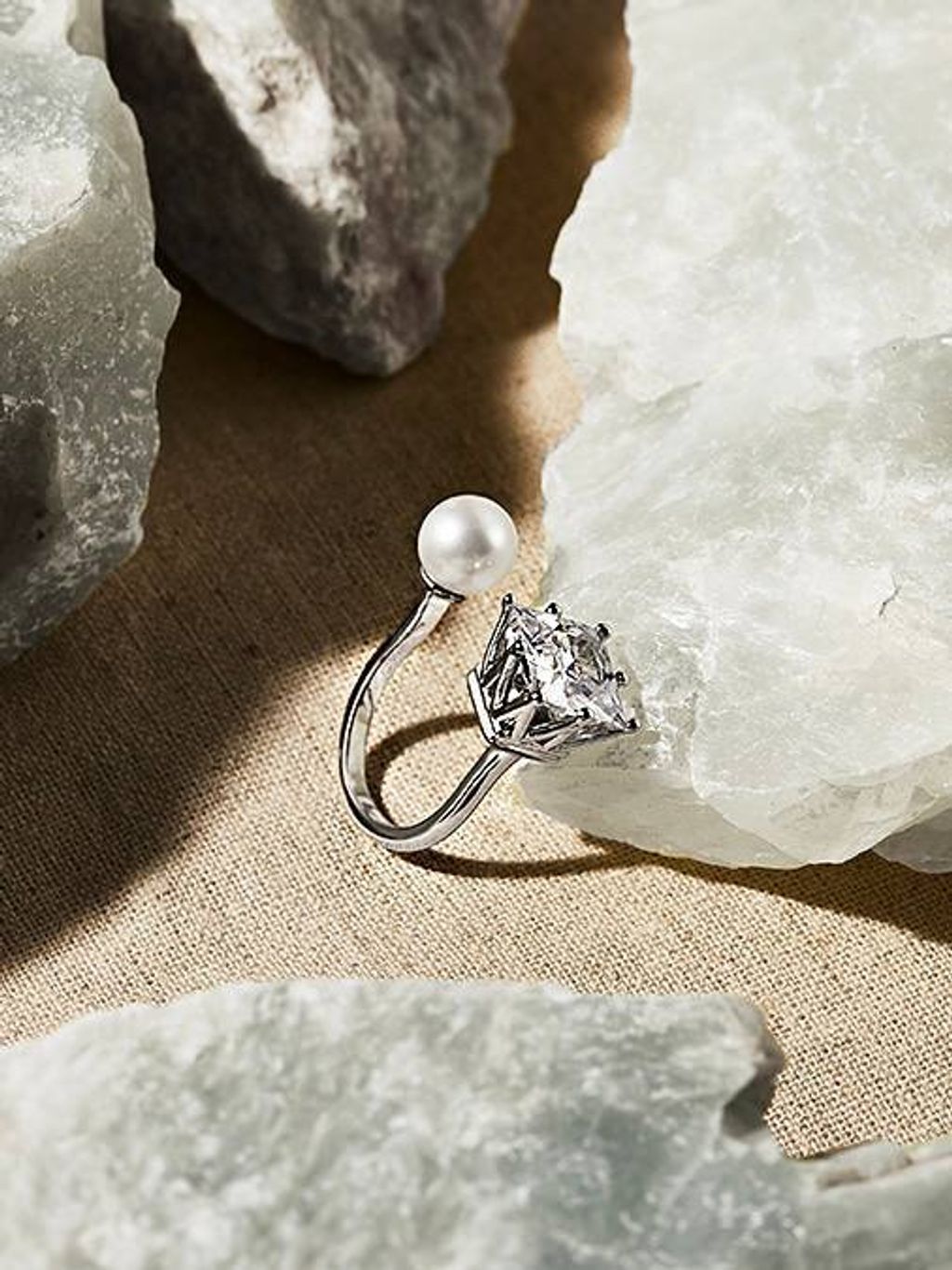 Haesool 珍珠锆石戒指