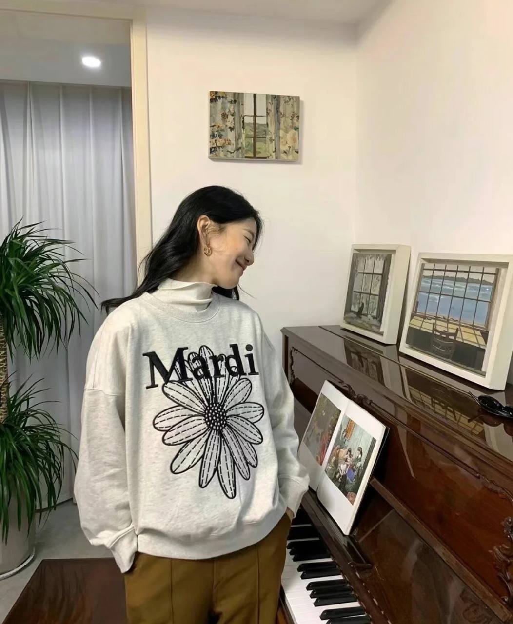 Mardi 12 | 刺绣字体卫衣