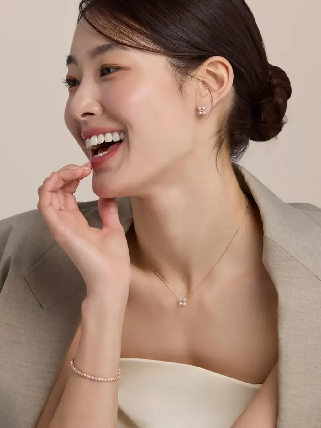 Haesool 十字珍珠项链