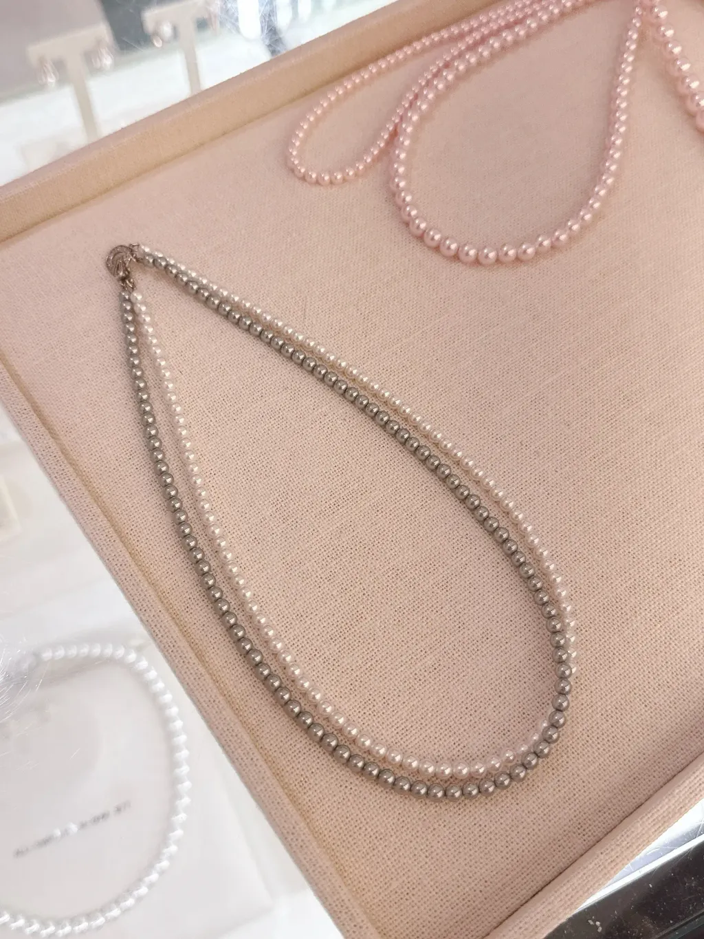 Haesool 灰白双层珍珠项链