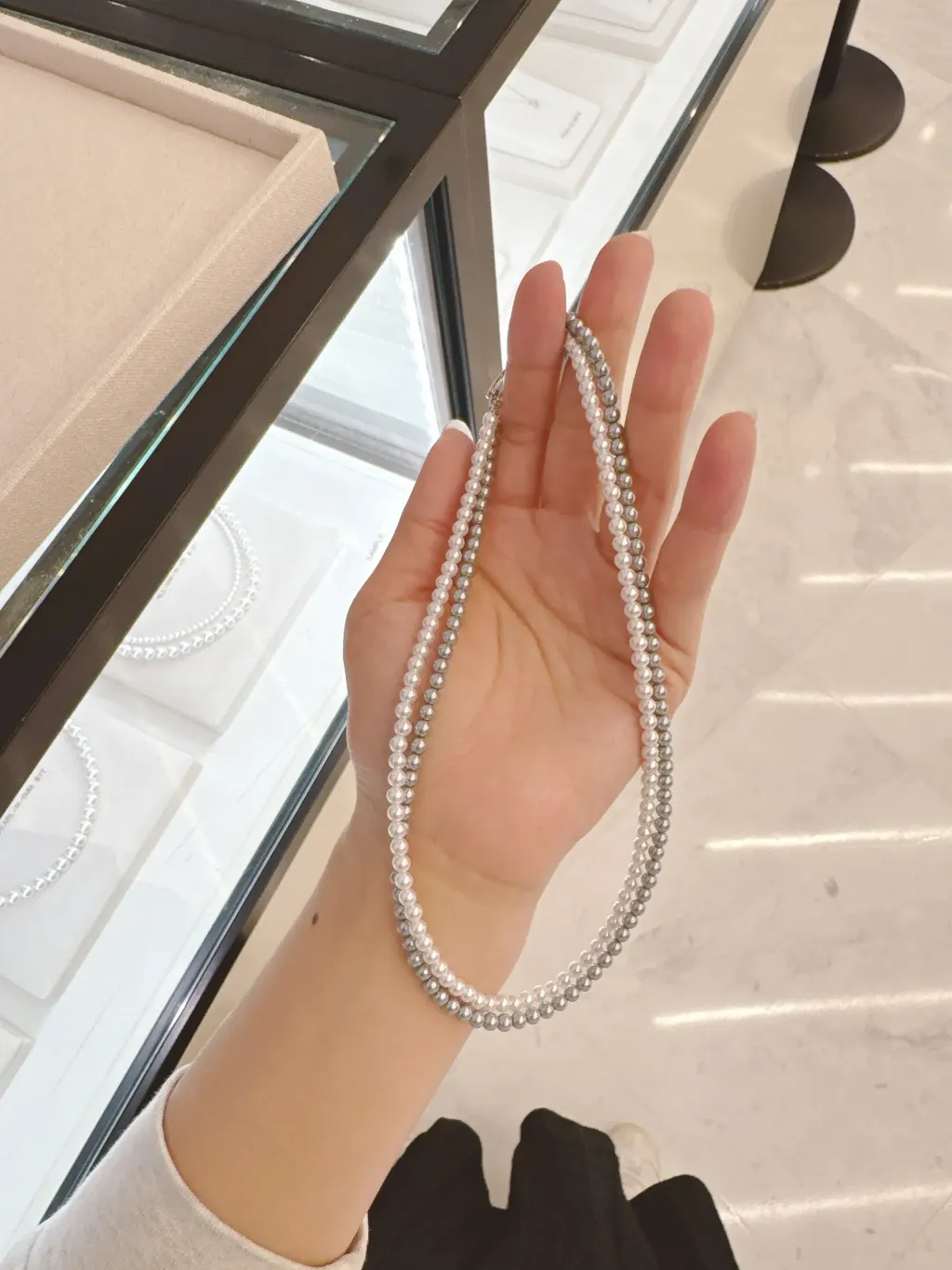 Haesool 灰白双层珍珠项链