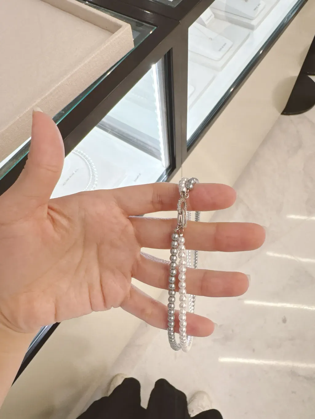 Haesool 灰白双层珍珠项链