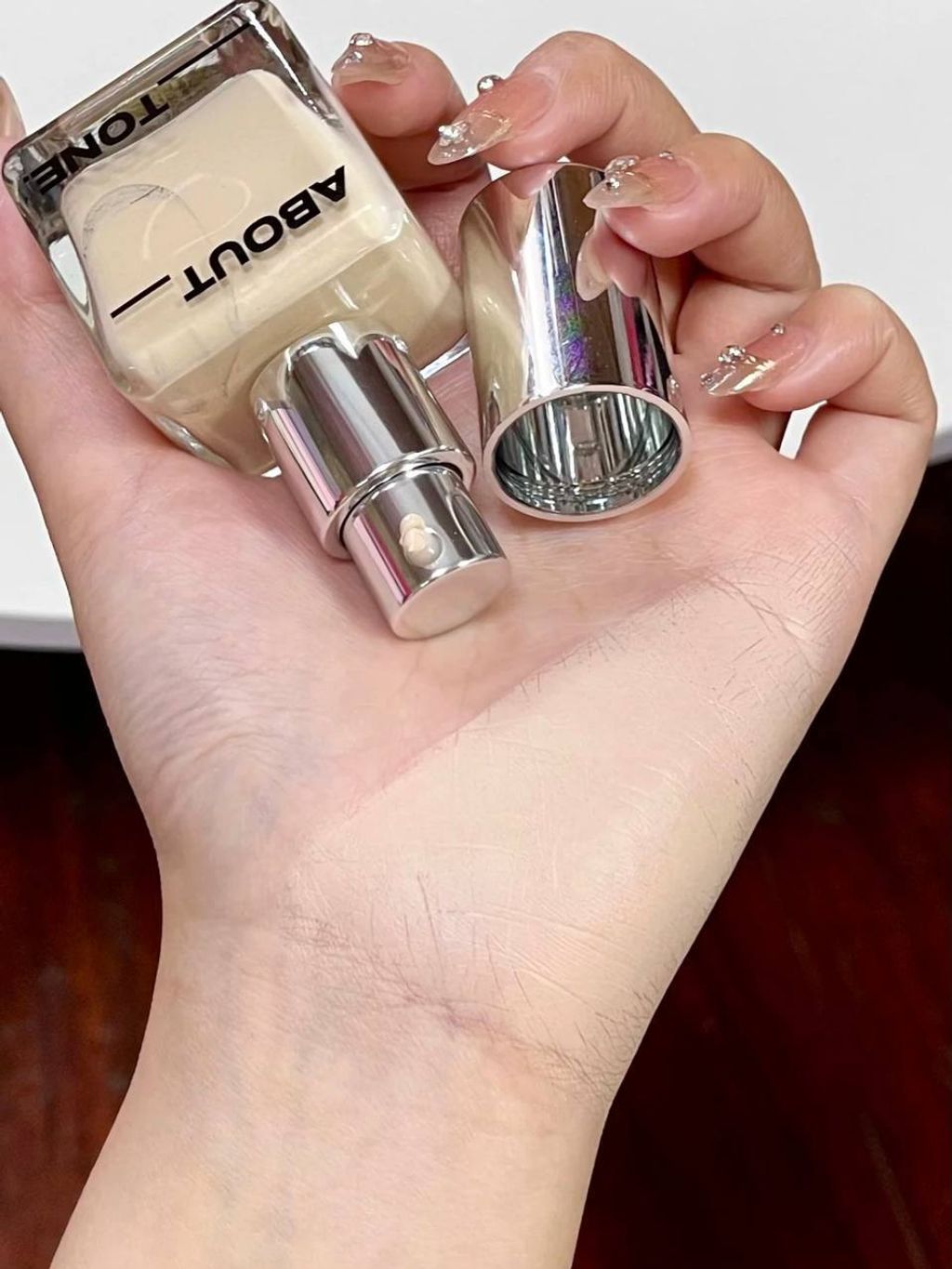 About Tone 半雾面无瑕粉底液