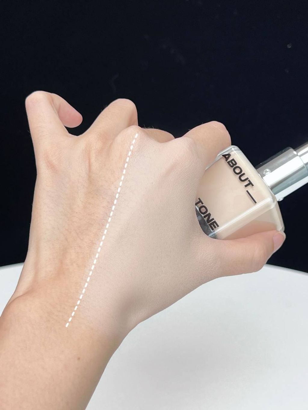 About Tone 半雾面无瑕粉底液