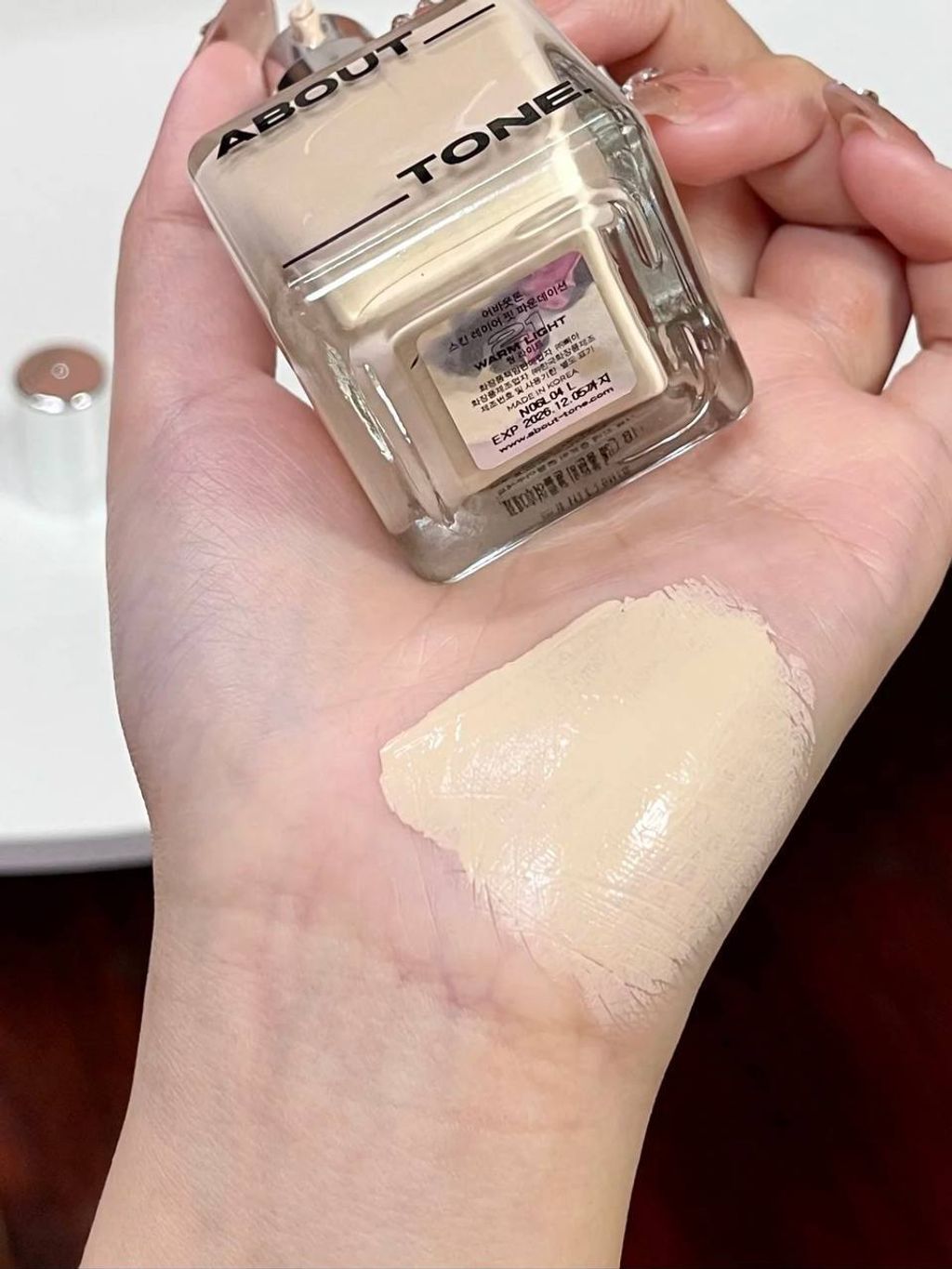 About Tone 半雾面无瑕粉底液