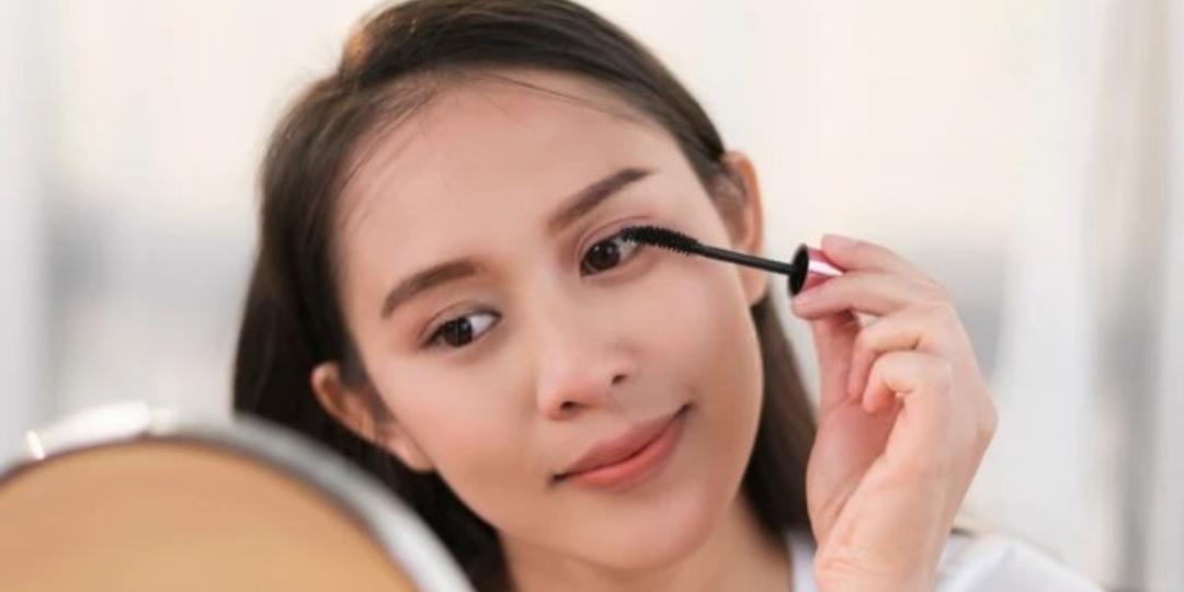Mascara Application