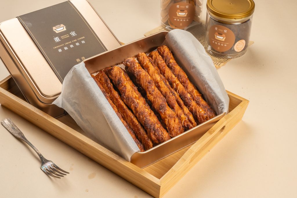 董室甜點烘焙坊-焦糖肉桂丹麥棒、千層棒鐵盒